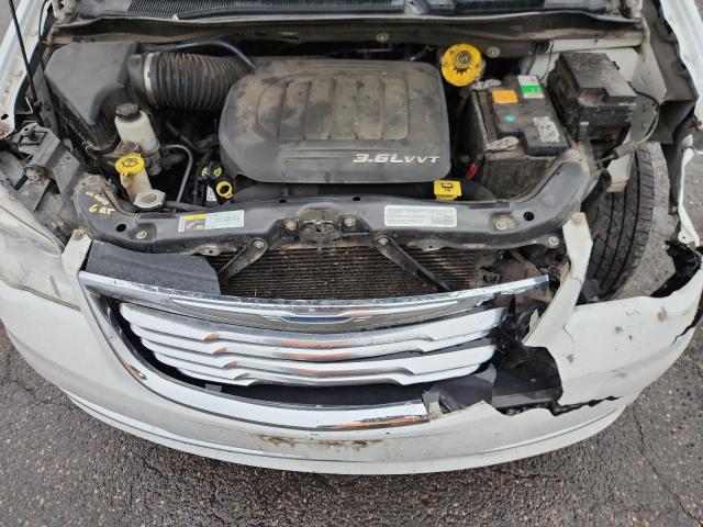 Photo 12 from auction – 2014 CHRYSLER TOWN & COU with VIN 2C4RC1BG1ER395673