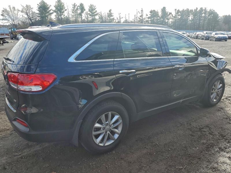 Photo 3 from auction – 2017 KIA SORENTO LX with VIN 5XYPG4A34HG273233