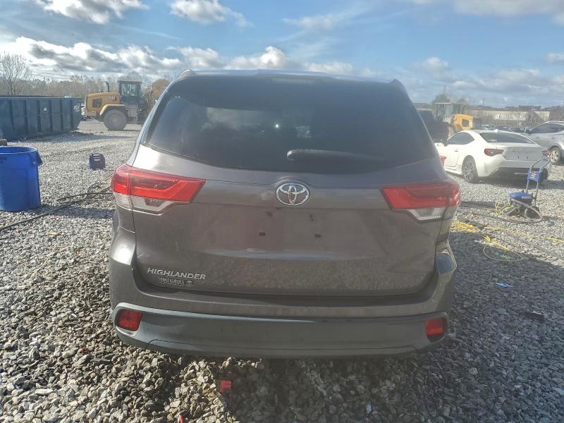 Photo 6 from auction – 2018 TOYOTA HIGHLANDER with VIN 5TDZZRFH2JS250854