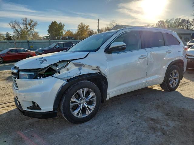 TOYOTA HIGHLANDER 2015 with VIN 5TDJKRFH3FS141179 - Photo from auction