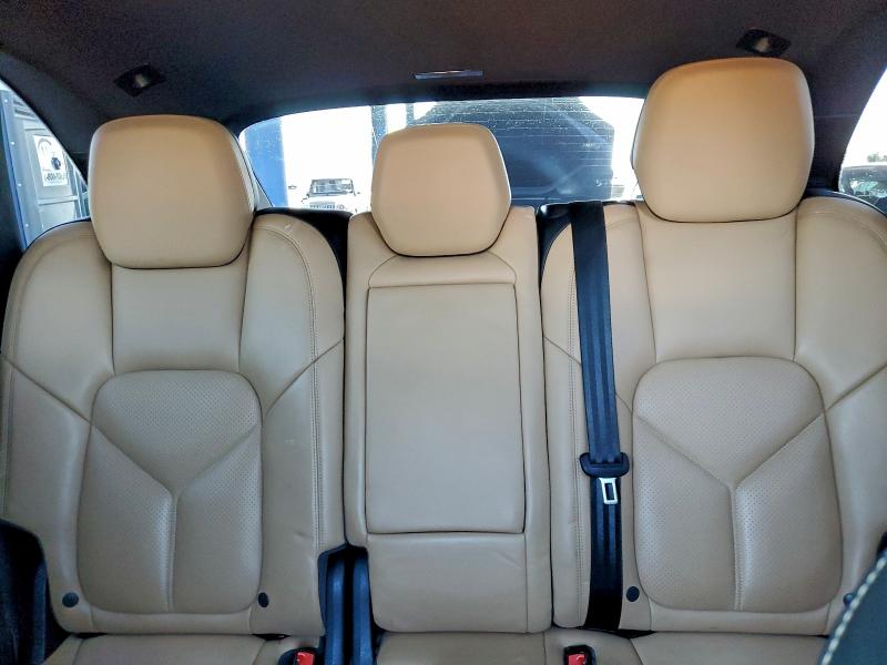 Photo 10 from auction – 2016 PORSCHE CAYENNE with VIN WP1AA2A25GLA11015