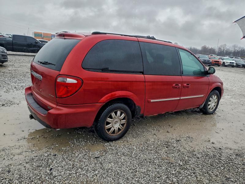 Photo 3 from auction – 2005 CHRYSLER TOWN AND C with VIN 2C4GP54L75R137316