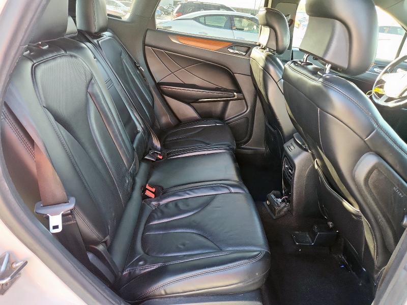 Photo 11 from auction – 2017 LINCOLN MKC RESERV with VIN 5LMTJ3DH1HUL12773
