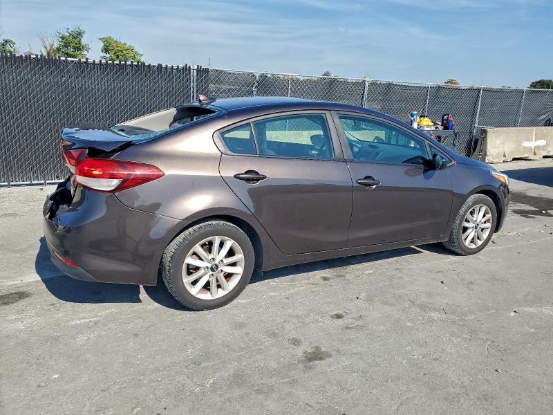 Photo 3 from auction – 2017 KIA FORTE LX with VIN 3KPFL4A77HE011035