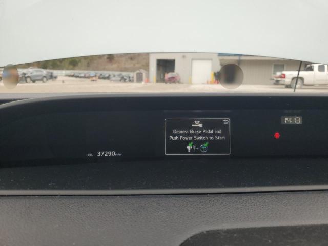 Photo 9 from auction – 2018 TOYOTA PRIUS with VIN JTDKARFU1J3547847