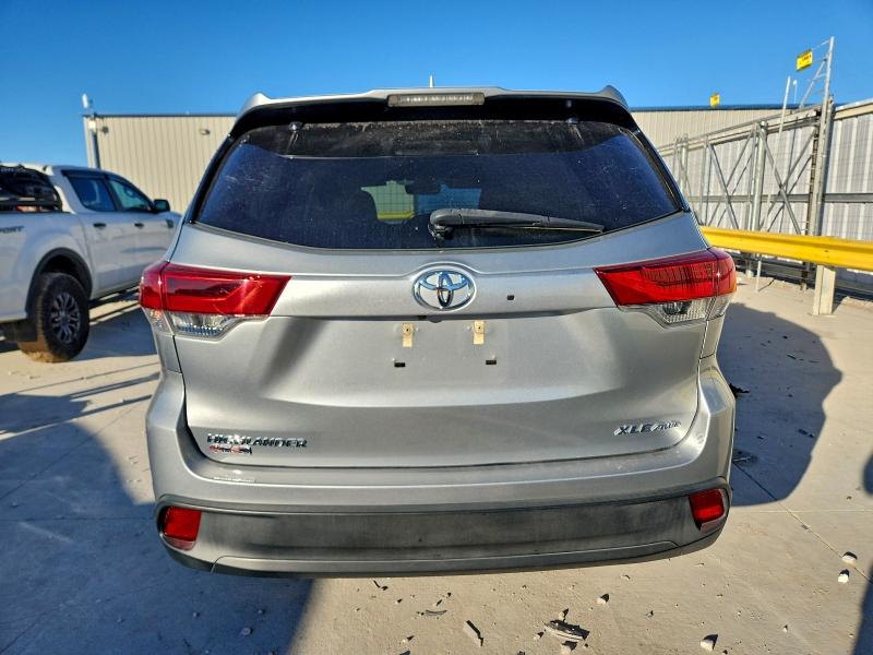 Photo 6 from auction – 2018 TOYOTA HIGHLANDER with VIN 5TDJZRFHXJS850700