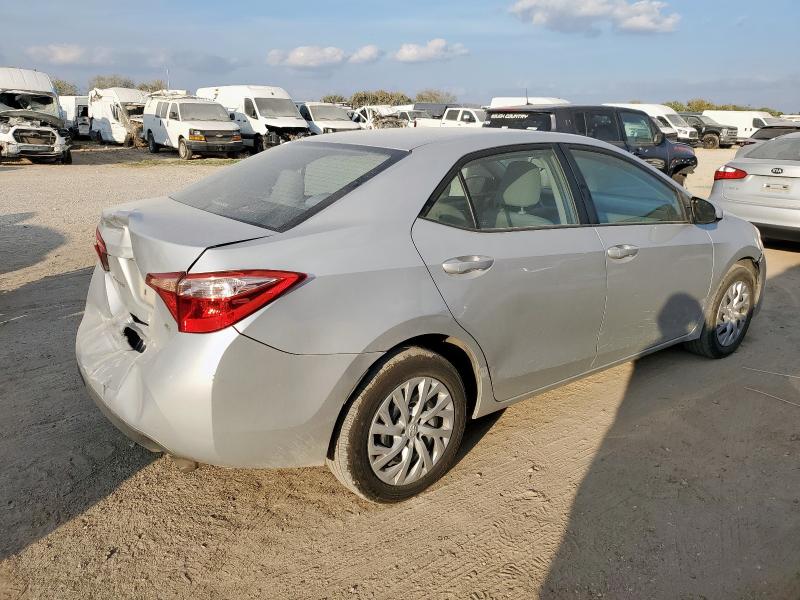 Zdjęcie 3 z aukcji – 2018 TOYOTA COROLLA L z VIN 5YFBURHE1JP810603