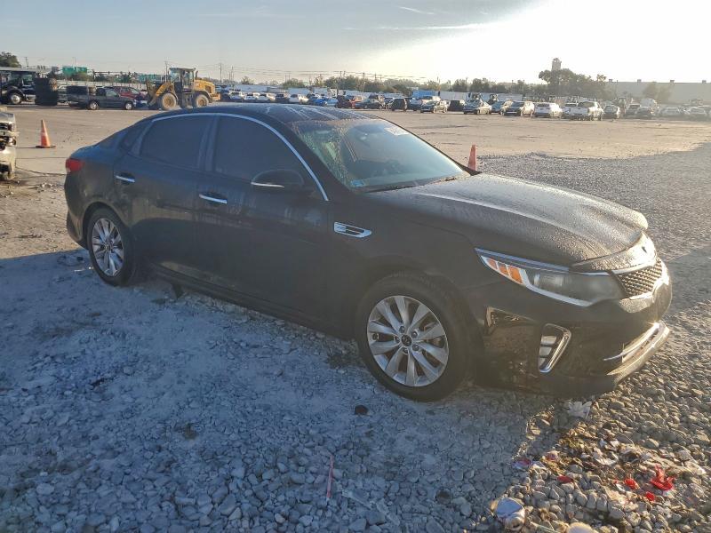 Photo 4 from auction – 2018 KIA OPTIMA with VIN 5XXGT4L35JG239112
