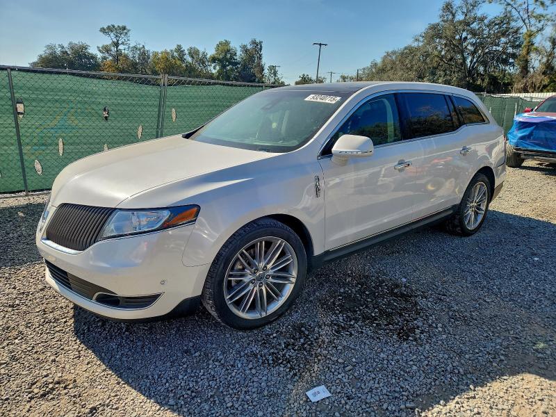 LINCOLN MKT 2016 con VIN 2LMHJ5AT0GBL01656 - Foto de la subasta