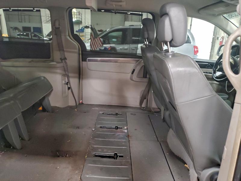 Photo 11 from auction – 2010 VOLKSWAGEN ROUTAN with VIN 2V4RW3D10AR359954