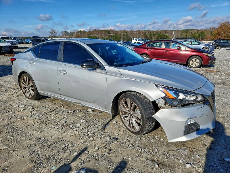 Photo 4 from auction – 2019 NISSAN ALTIMA SR with VIN 1N4BL4CV8KN321598