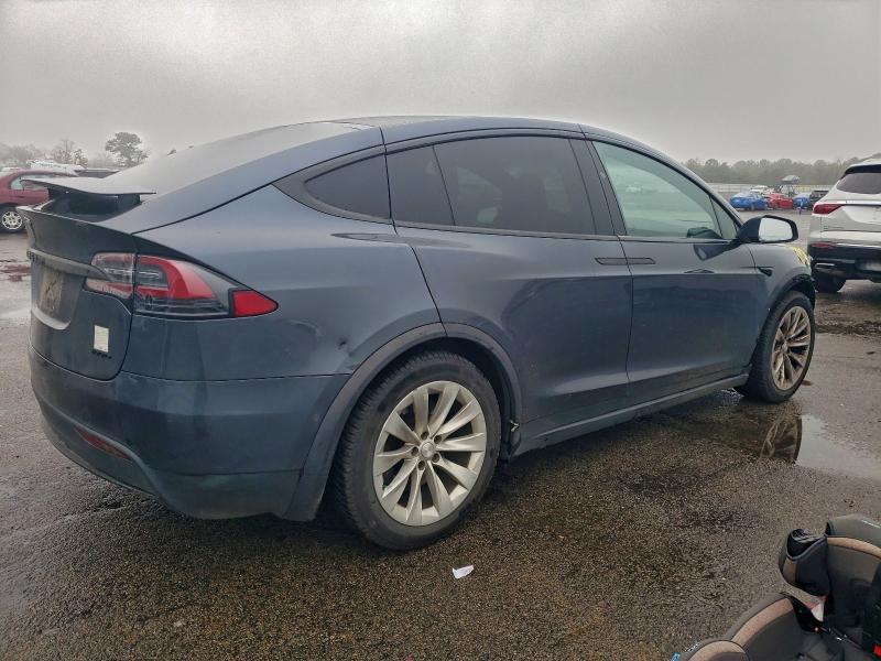 Photo 3 from auction – 2017 TESLA MODEL X with VIN 5YJXCAE22HF077150
