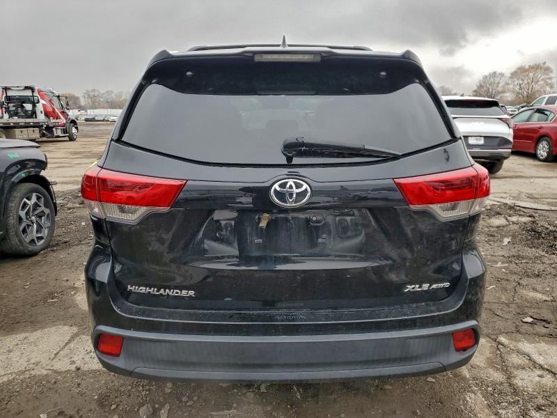 Фото 6 с аукциона – 2017 TOYOTA HIGHLANDER с VIN 5TDJZRFH5HS446522