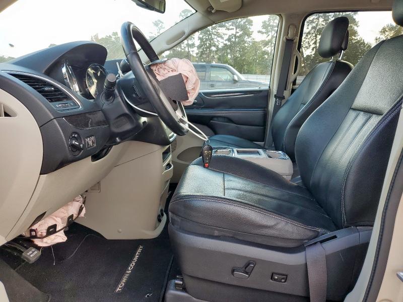 Photo 7 from auction – 2016 CHRYSLER TOWN & COU with VIN 2C4RC1BG2GR186090