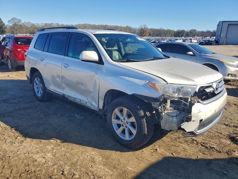 Photo 4 from auction – 2011 TOYOTA HIGHLANDER with VIN 5TDZK3EH5BS048840