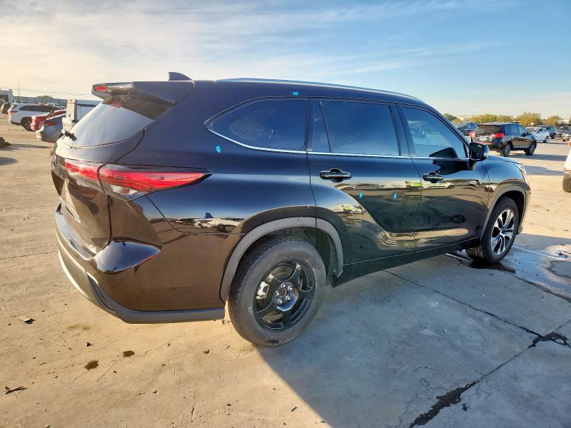 Photo 3 from auction – 2021 TOYOTA HIGHLANDER with VIN 5TDGZRAH5MS066852