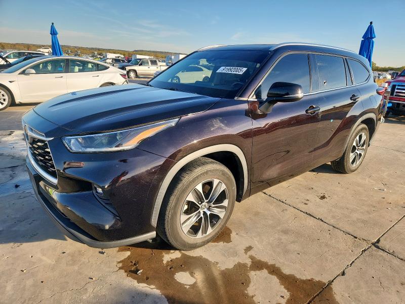 TOYOTA HIGHLANDER 2021 with VIN 5TDGZRAH5MS066852 - Photo from auction