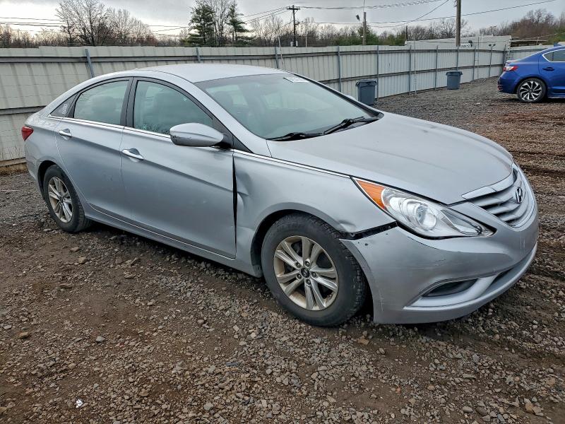 Photo 4 from auction – 2011 HYUNDAI SONATA GLS with VIN 5NPEB4AC6BH214013