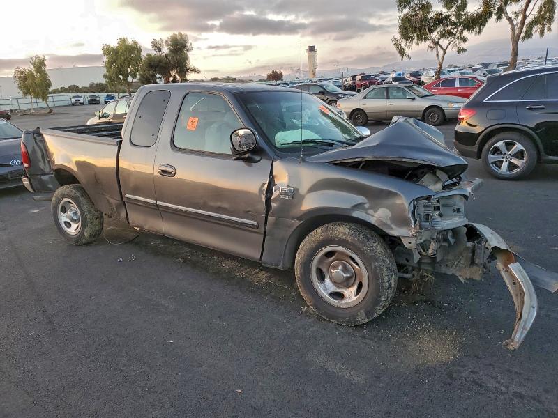 Photo 4 from auction – 2002 FORD F150 with VIN 1FTRX17W32NA61609