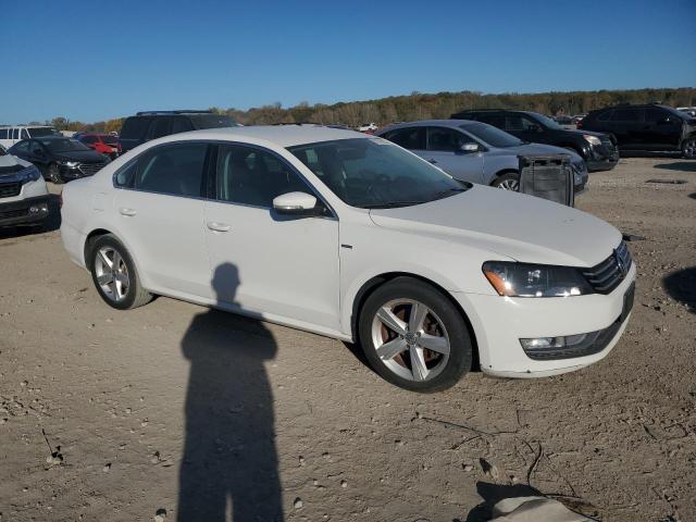 Photo 4 from auction – 2015 VOLKSWAGEN PASSAT with VIN 1VWAS7A38FC112596