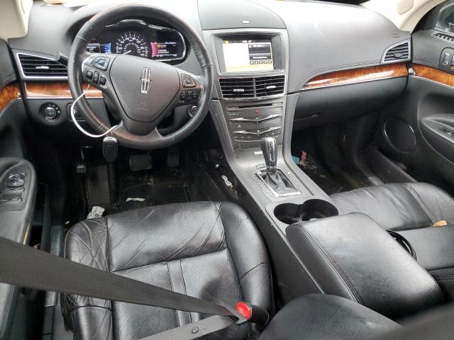 Photo 8 from auction – 2017 LINCOLN MKT with VIN 2LMHJ5AT8HBL01048