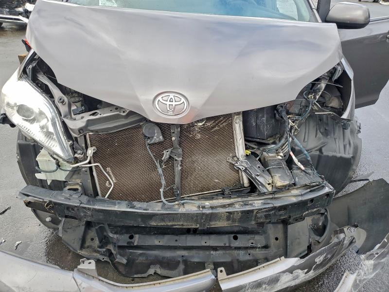 Photo 12 from auction – 2016 TOYOTA SIENNA LE with VIN 5TDKK3DC9GS710420