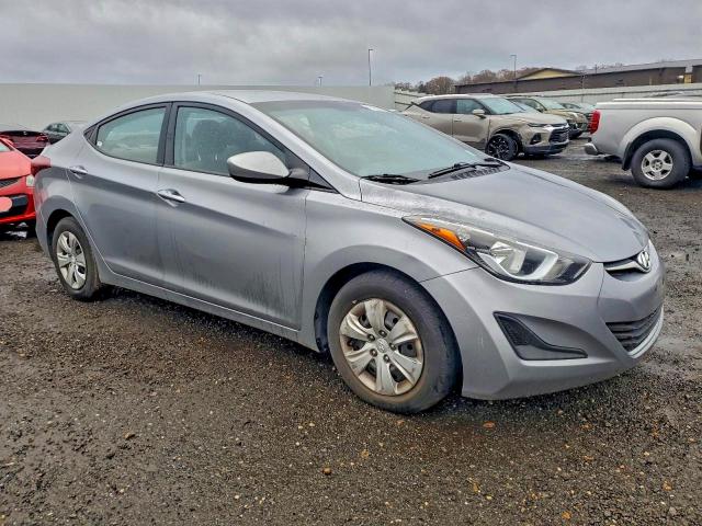 Photo 4 from auction – 2016 HYUNDAI ELANTRA SE with VIN 5NPDH4AE4GH709832