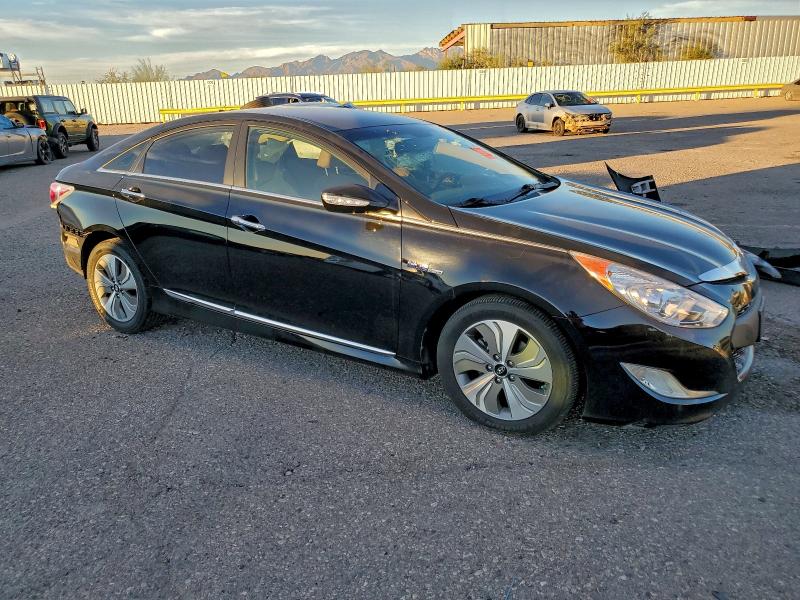 Photo 4 from auction – 2013 HYUNDAI SONATA HYB with VIN KMHEC4A49DA091822
