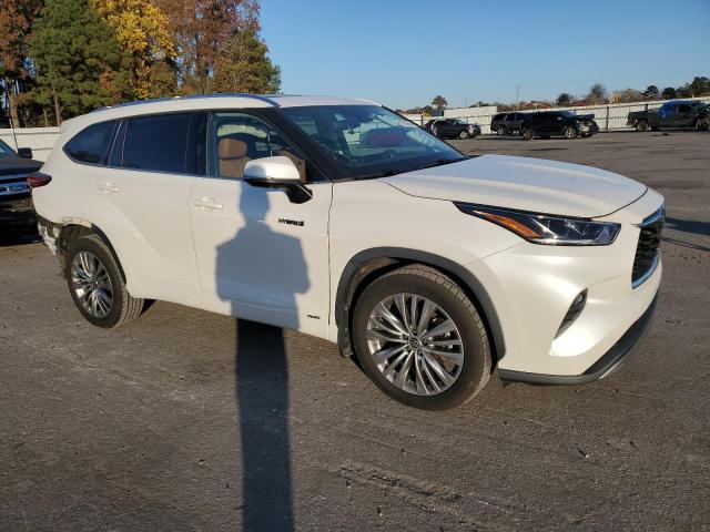 Photo 4 from auction – 2021 TOYOTA HIGHLANDER with VIN 5TDEBRCH7MS033313