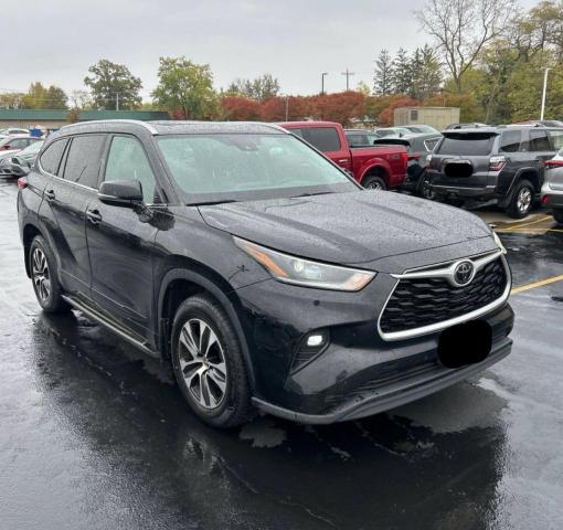 TOYOTA HIGHLANDER 2021 with VIN 5TDHZRBHXMS539180 - Photo from auction