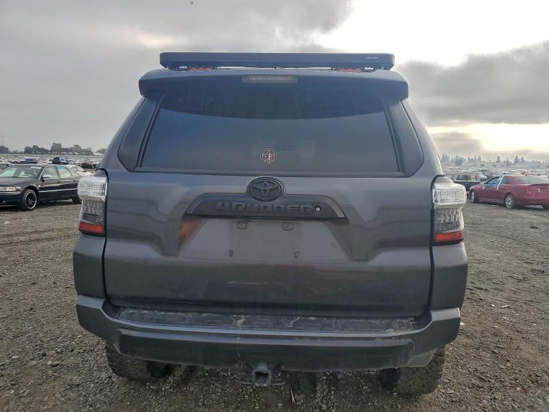 Photo 6 from auction – 2017 TOYOTA 4RUNNER SR with VIN JTEBU5JR2H5465722