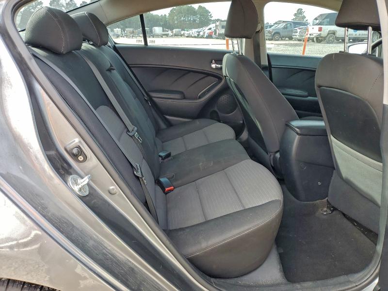 Photo 10 from auction – 2016 KIA FORTE LX with VIN KNAFX4A67G5574864