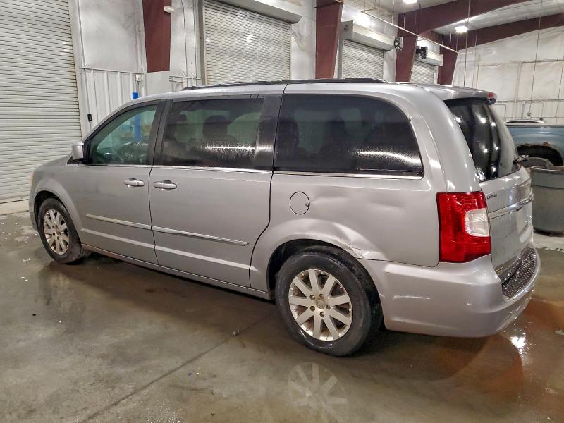 Photo 2 from auction – 2014 CHRYSLER TOWN & COU with VIN 2C4RC1BG8ER203746