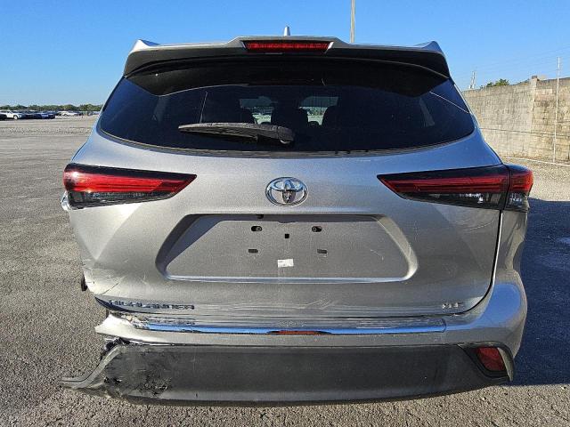 Photo 6 from auction – 2022 TOYOTA HIGHLANDER with VIN 5TDGZRAH6NS134898