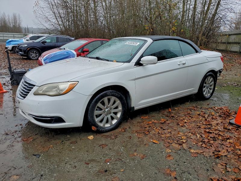 CHRYSLER 200 TOURIN 2013 con VIN 1C3BCBEB7DN526693 - Foto de la subasta