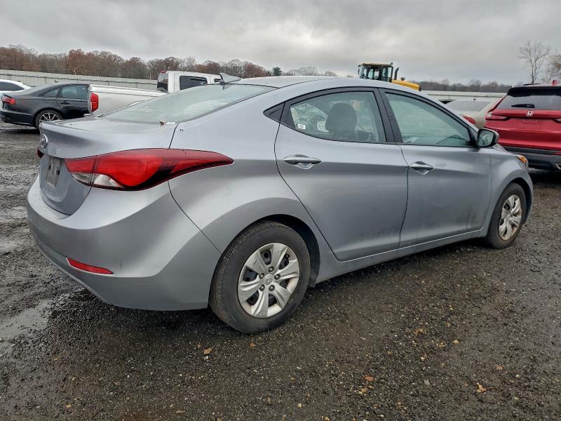 Photo 3 from auction – 2016 HYUNDAI ELANTRA SE with VIN 5NPDH4AE4GH709832