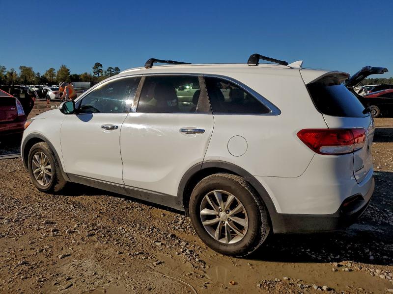 Photo 2 from auction – 2016 KIA SORENTO LX with VIN 5XYPG4A52GG163829