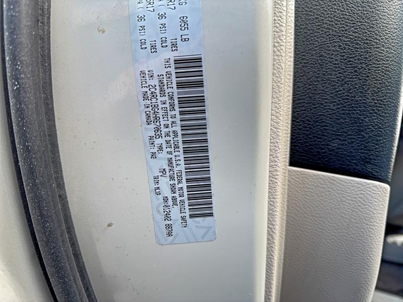 Photo 10 from auction – 2017 CHRYSLER PACIFICA T with VIN 2C4RC1BG4HR670635