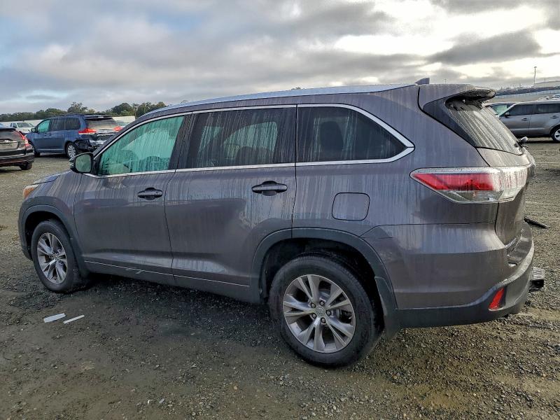 Photo 2 from auction – 2015 TOYOTA HIGHLANDER with VIN 5TDKKRFHXFS068333