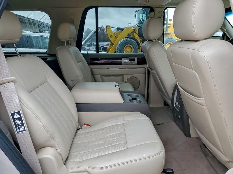 Photo 11 from auction – 2004 LINCOLN NAVIGATOR with VIN 5LMFU28RX4LJ09074