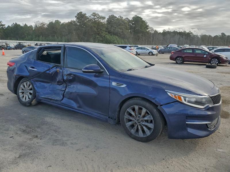 Photo 4 from auction – 2017 KIA OPTIMA LX with VIN 5XXGT4L33HG172603