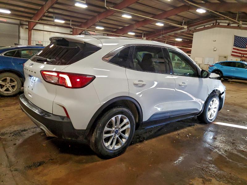 Photo 3 from auction – 2022 FORD ESCAPE SE with VIN 1FMCU0G69NUB67058