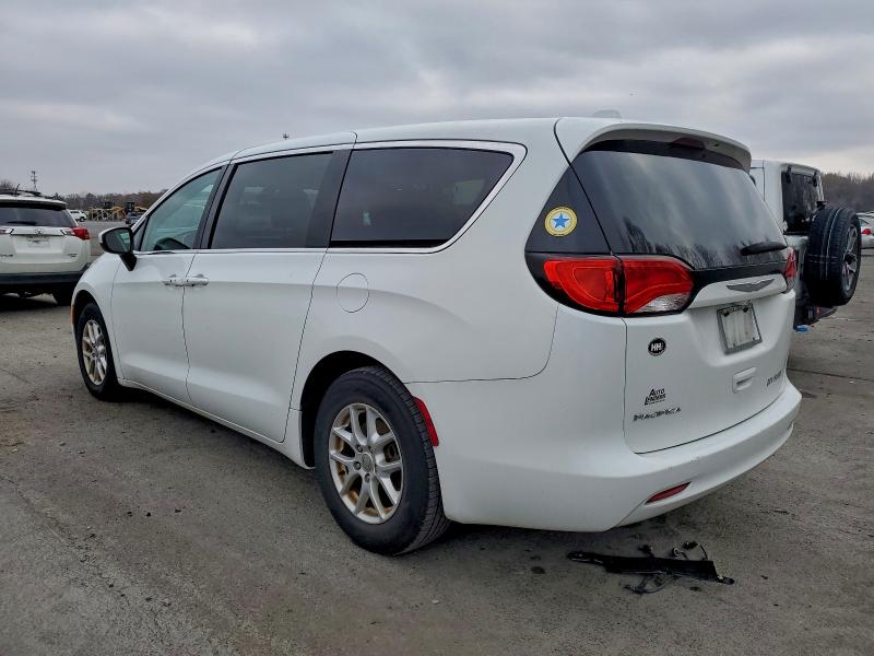 Photo 2 from auction – 2017 CHRYSLER PACIFICA T with VIN 2C4RC1DG1HR588973