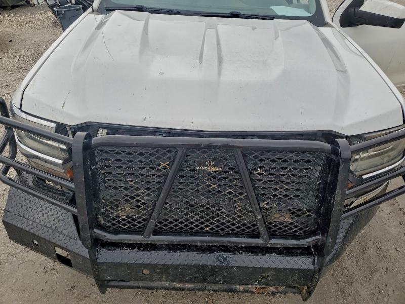 Photo 11 from auction – 2018 CHEVROLET SILVERADO with VIN 1GCRCREC6JZ136586