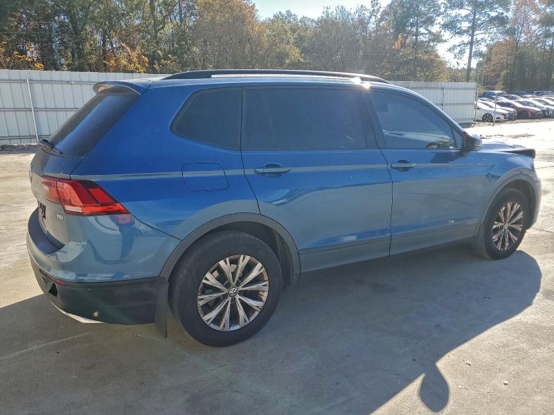 Photo 3 from auction – 2018 VOLKSWAGEN TIGUAN S with VIN 3VV1B7AX0JM061237