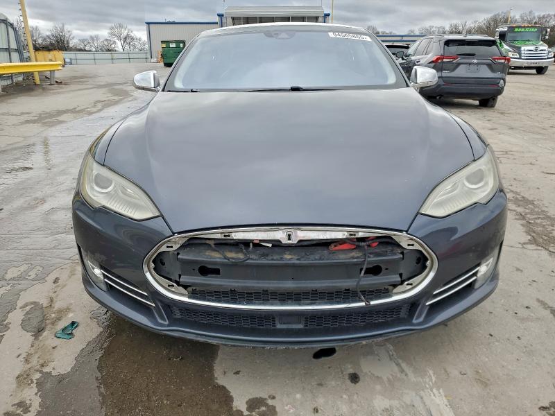 Photo 5 from auction – 2015 TESLA MODEL S 85 with VIN 5YJSA1H21FFP74561