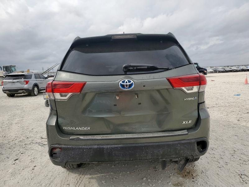 Photo 6 from auction – 2018 TOYOTA HIGHLANDER with VIN 5TDJGRFH5JS040588