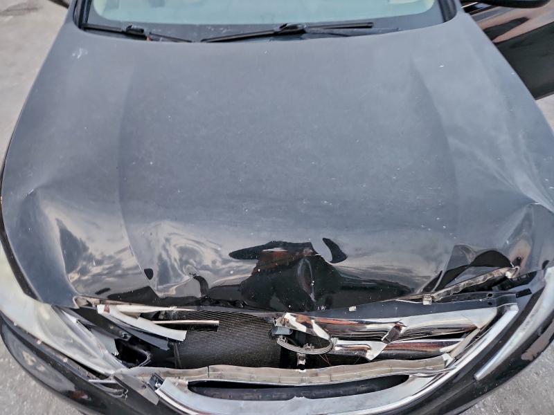 Photo 11 from auction – 2013 HYUNDAI SONATA SE with VIN 5NPEC4AC1DH581675