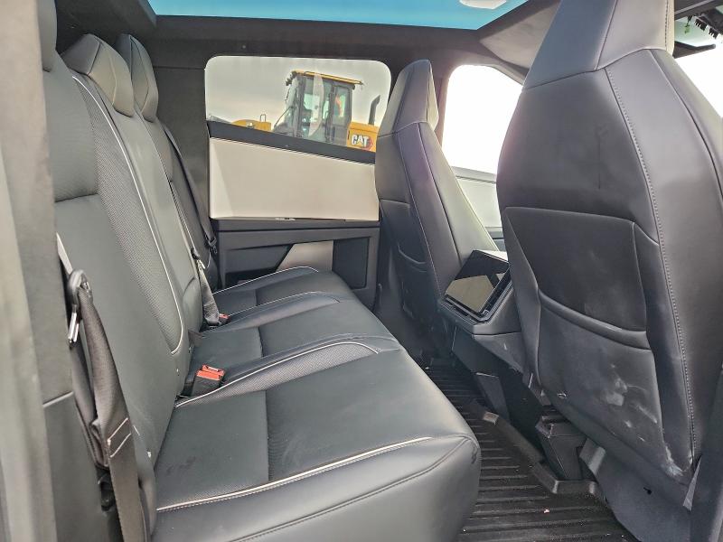 Photo 11 from auction – 2024 TESLA CYBERTRUCK with VIN 7G2CEHEE2RA038355