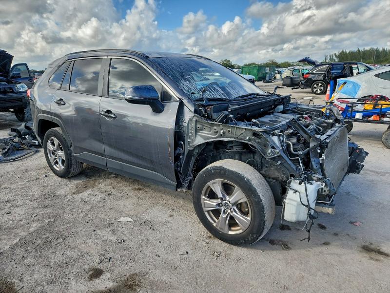 Photo 4 from auction – 2022 TOYOTA RAV4 XLE with VIN 2T3W1RFV7NC192584
